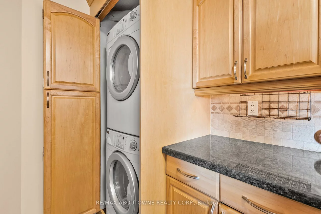 700, Constellation, Hurontario, Mississauga