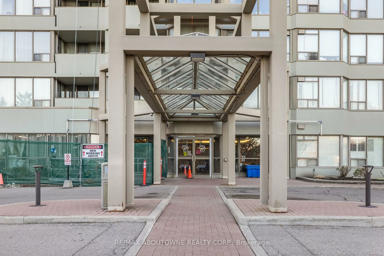 700, Constellation, Hurontario, Mississauga