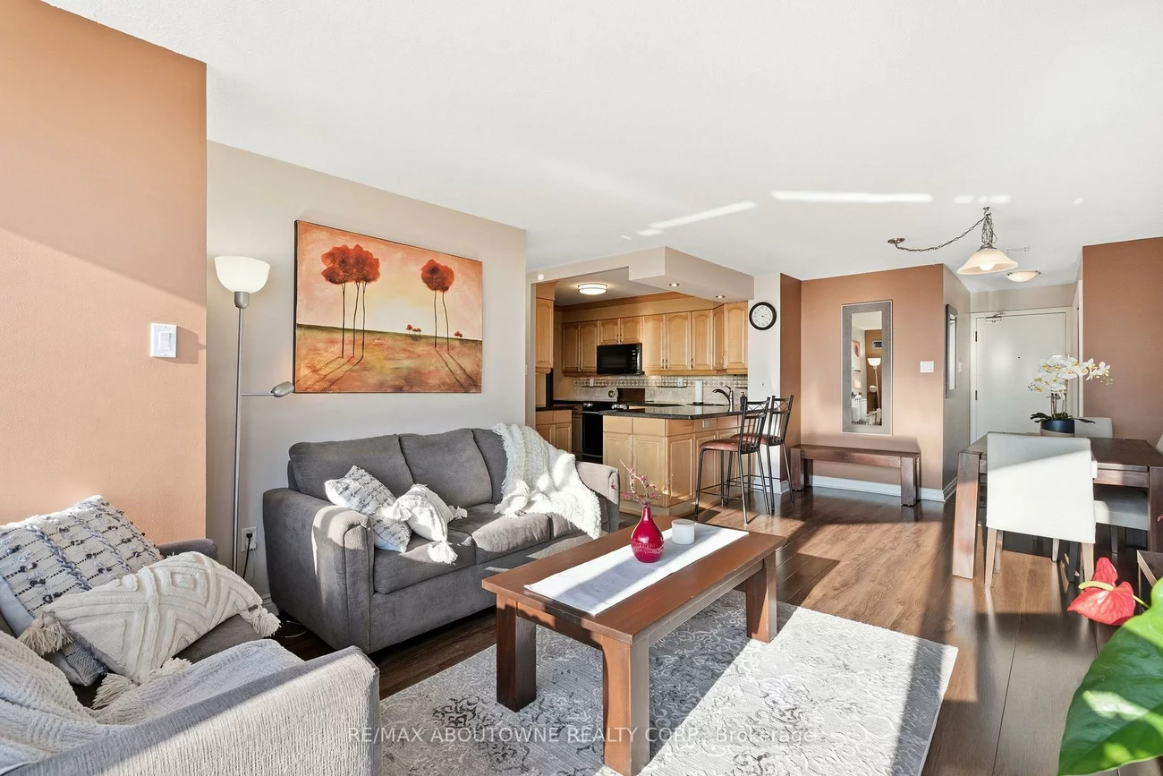 700, Constellation, Hurontario, Mississauga