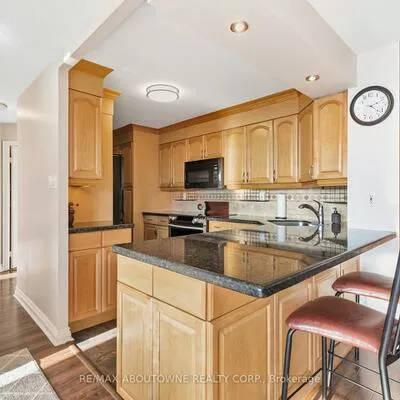 700, Constellation, Hurontario, Mississauga