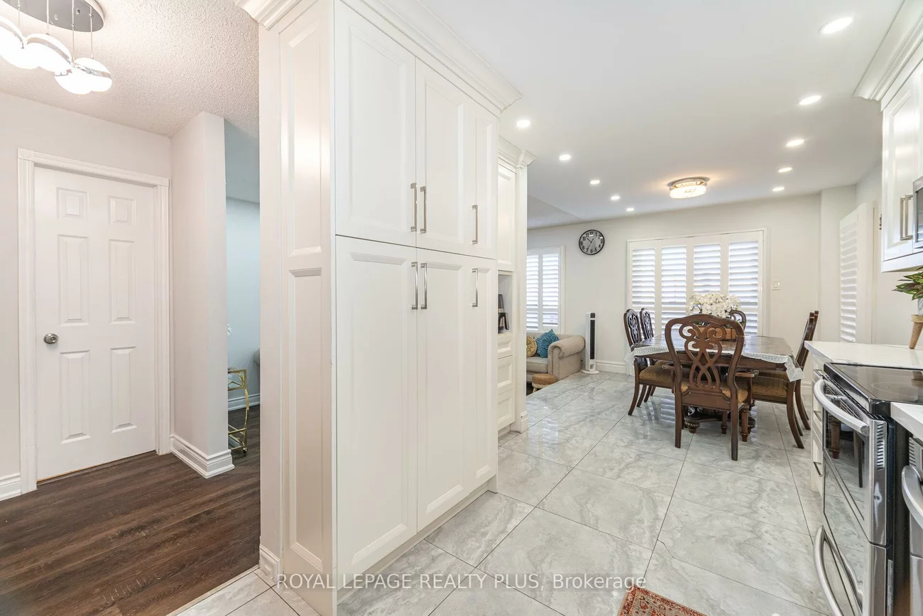 4635, Regents, Hurontario, Mississauga