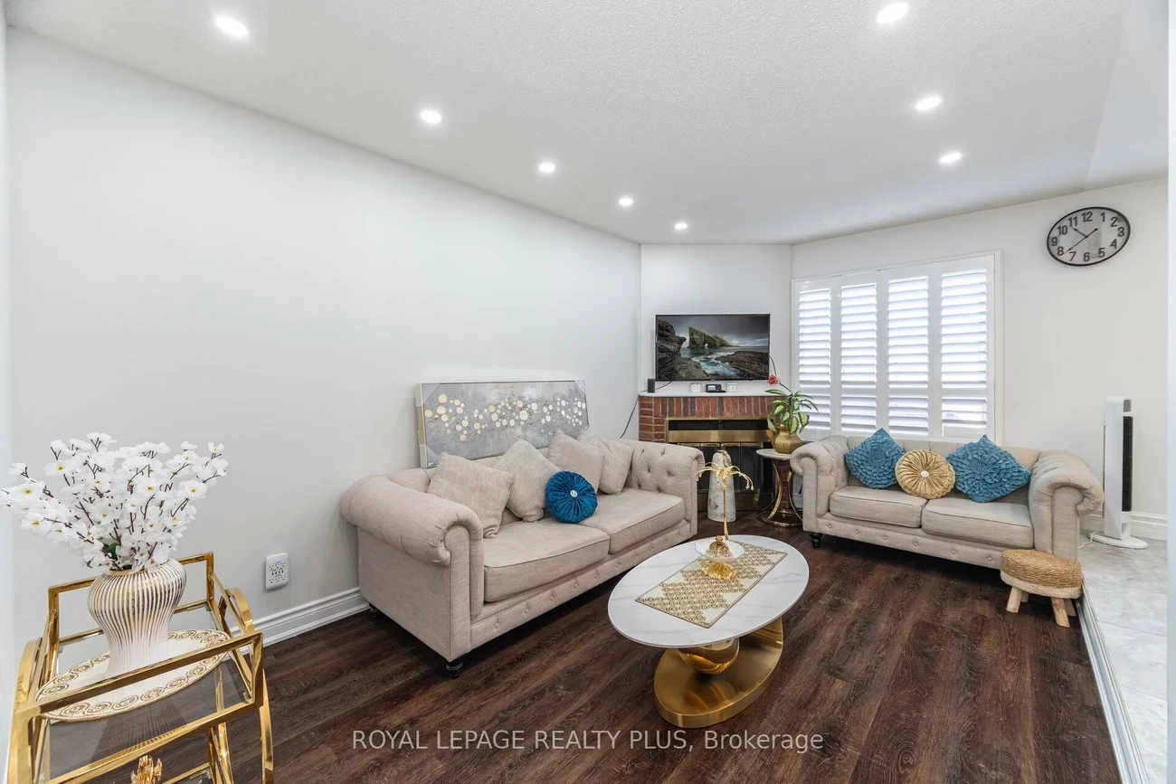 4635, Regents, Hurontario, Mississauga