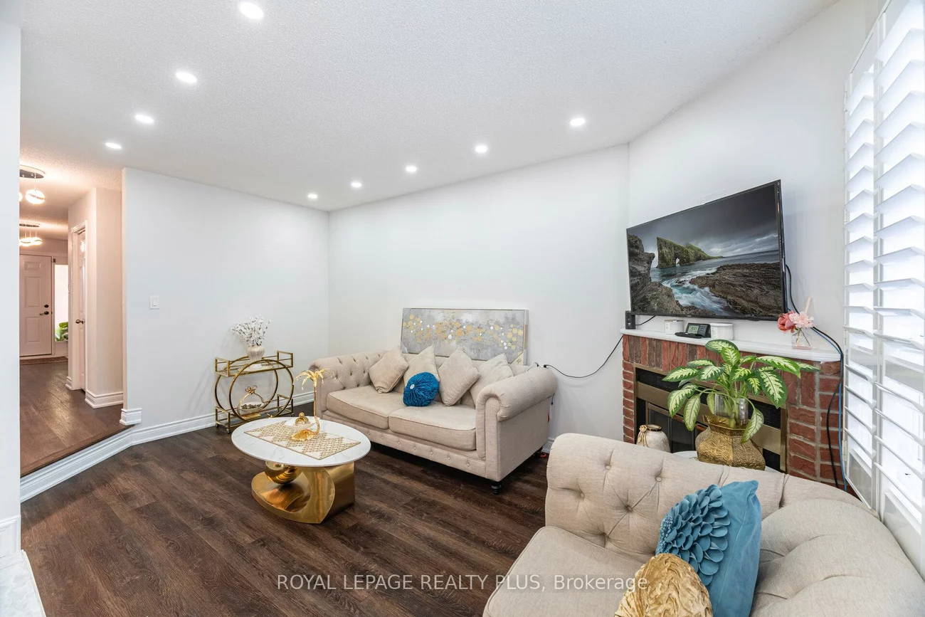 4635, Regents, Hurontario, Mississauga