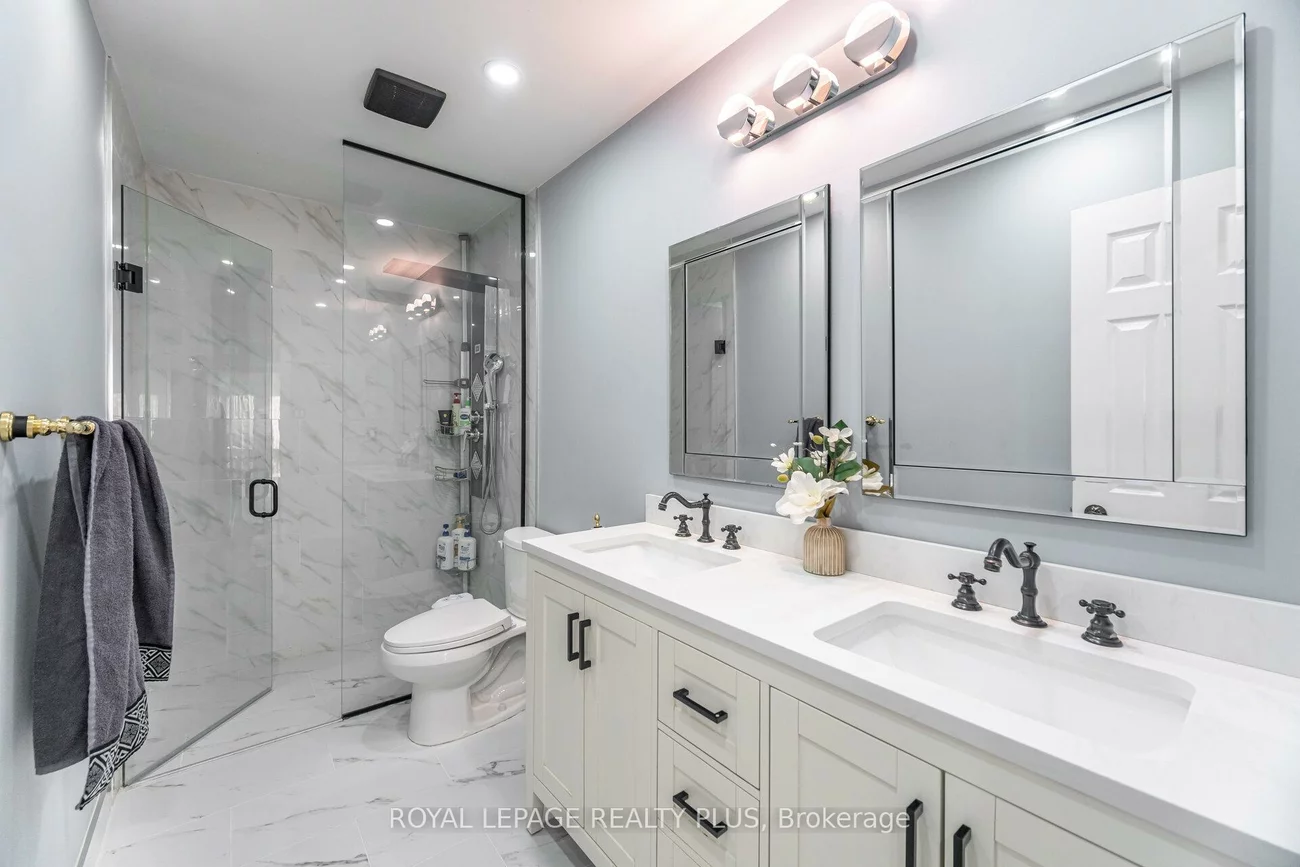 4635, Regents, Hurontario, Mississauga