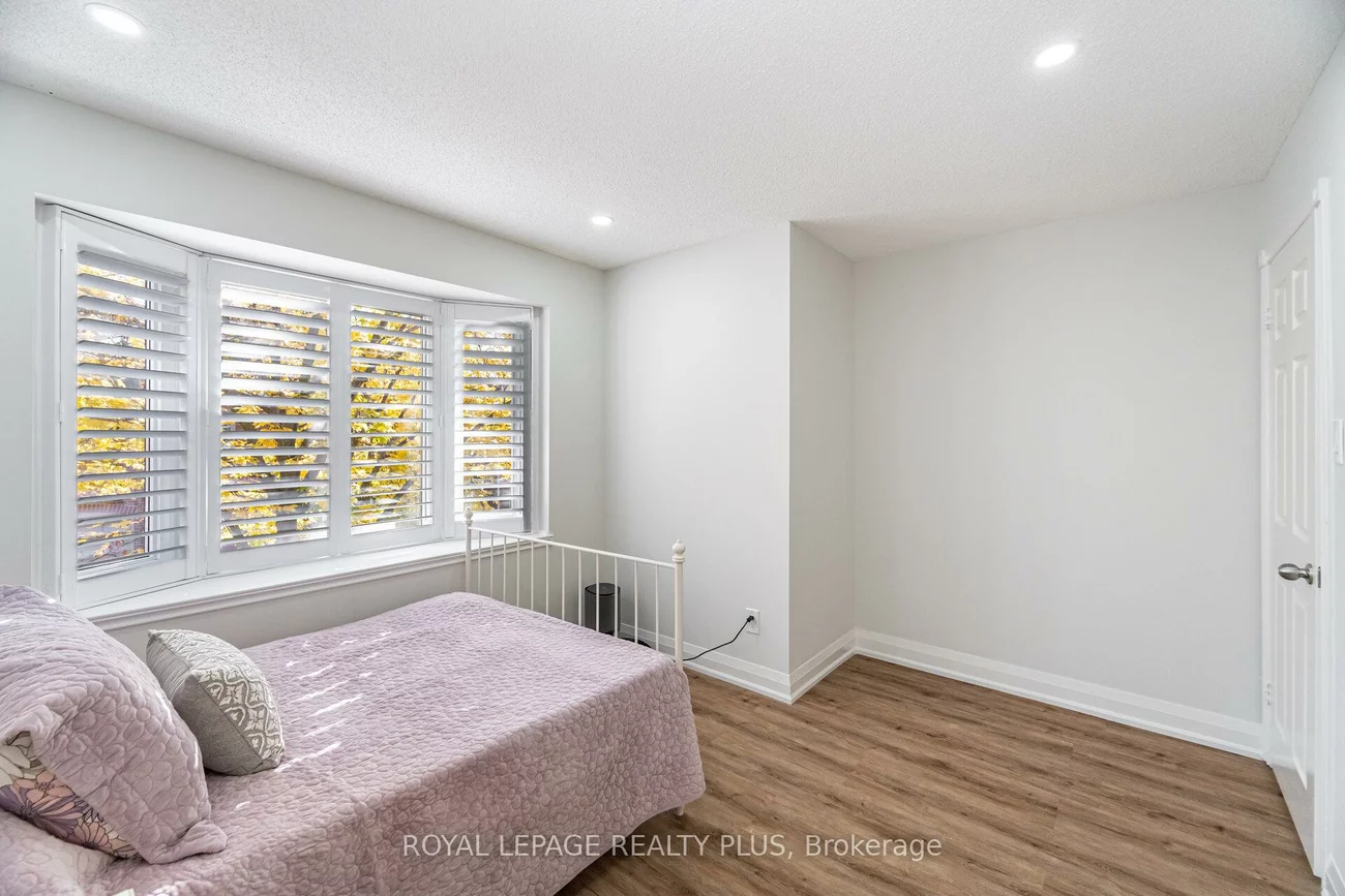 4635, Regents, Hurontario, Mississauga