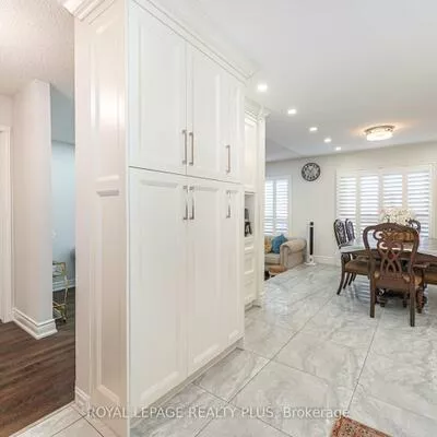 4635, Regents, Hurontario, Mississauga