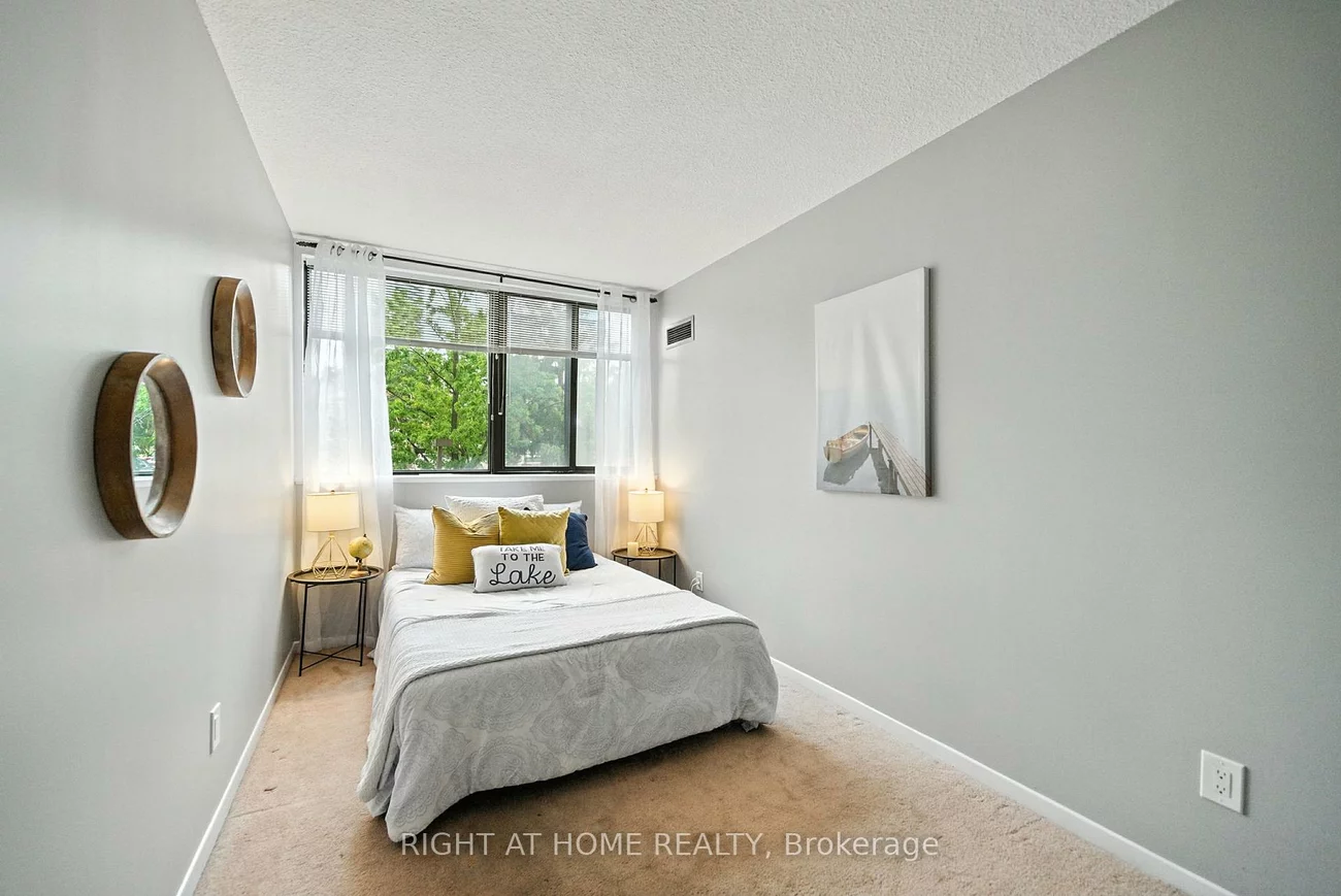 200, Robert Speck, Rathwood, Mississauga