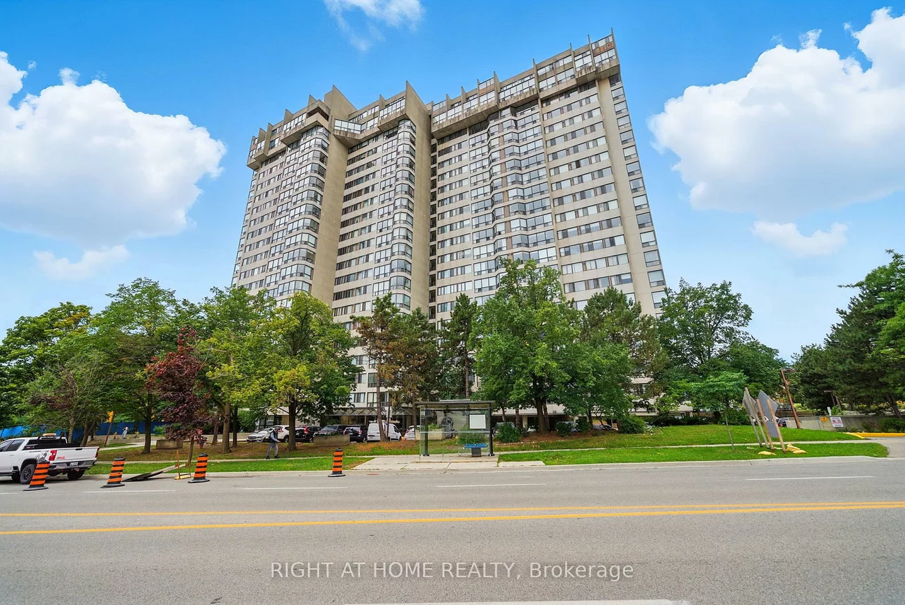 200, Robert Speck, Rathwood, Mississauga