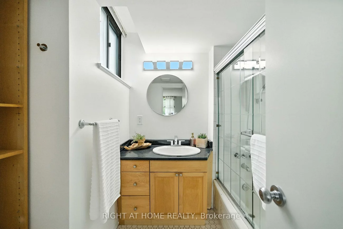 200, Robert Speck, Rathwood, Mississauga