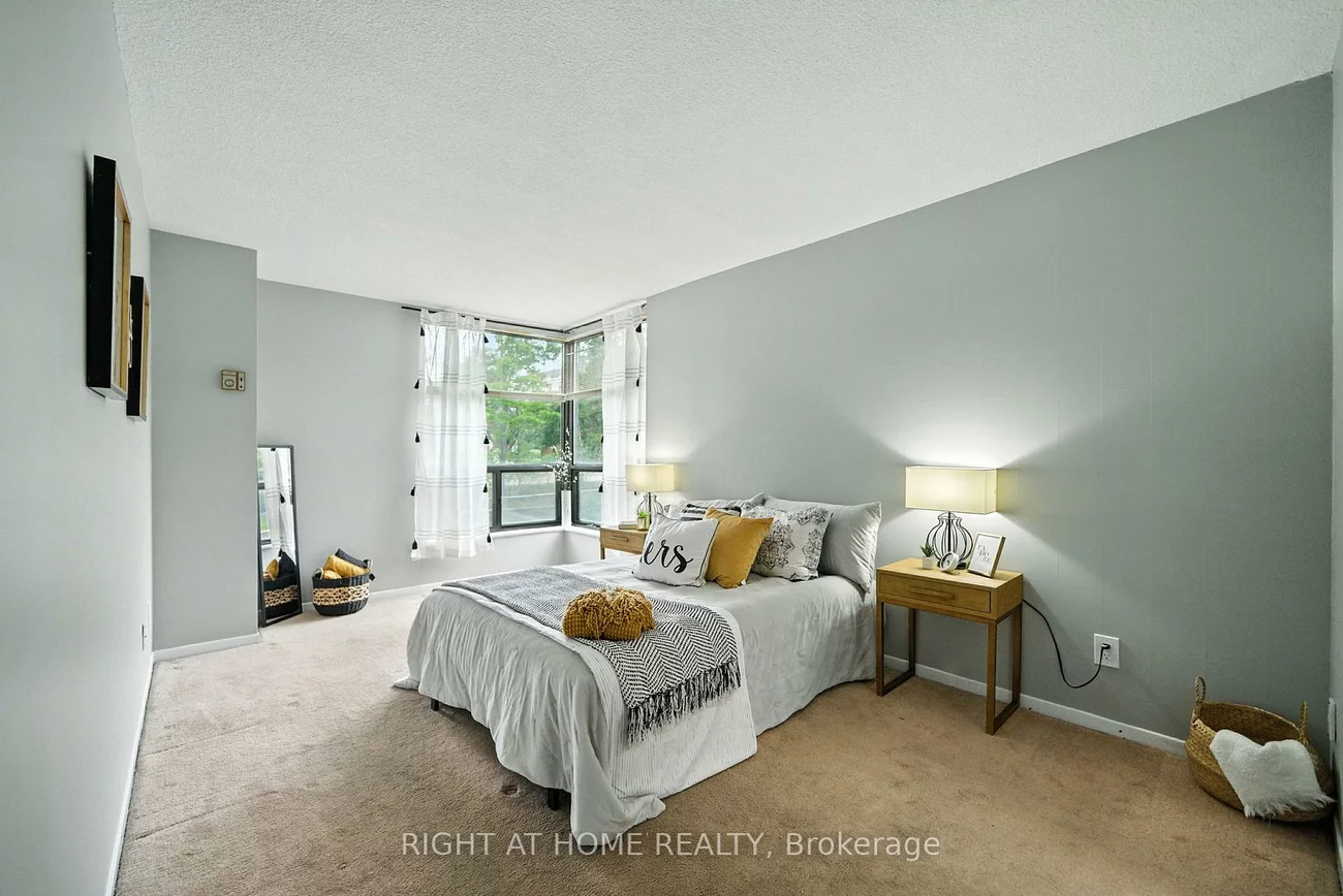 200, Robert Speck, Rathwood, Mississauga