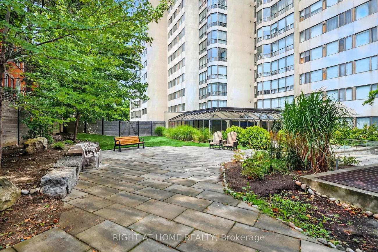 200, Robert Speck, Rathwood, Mississauga