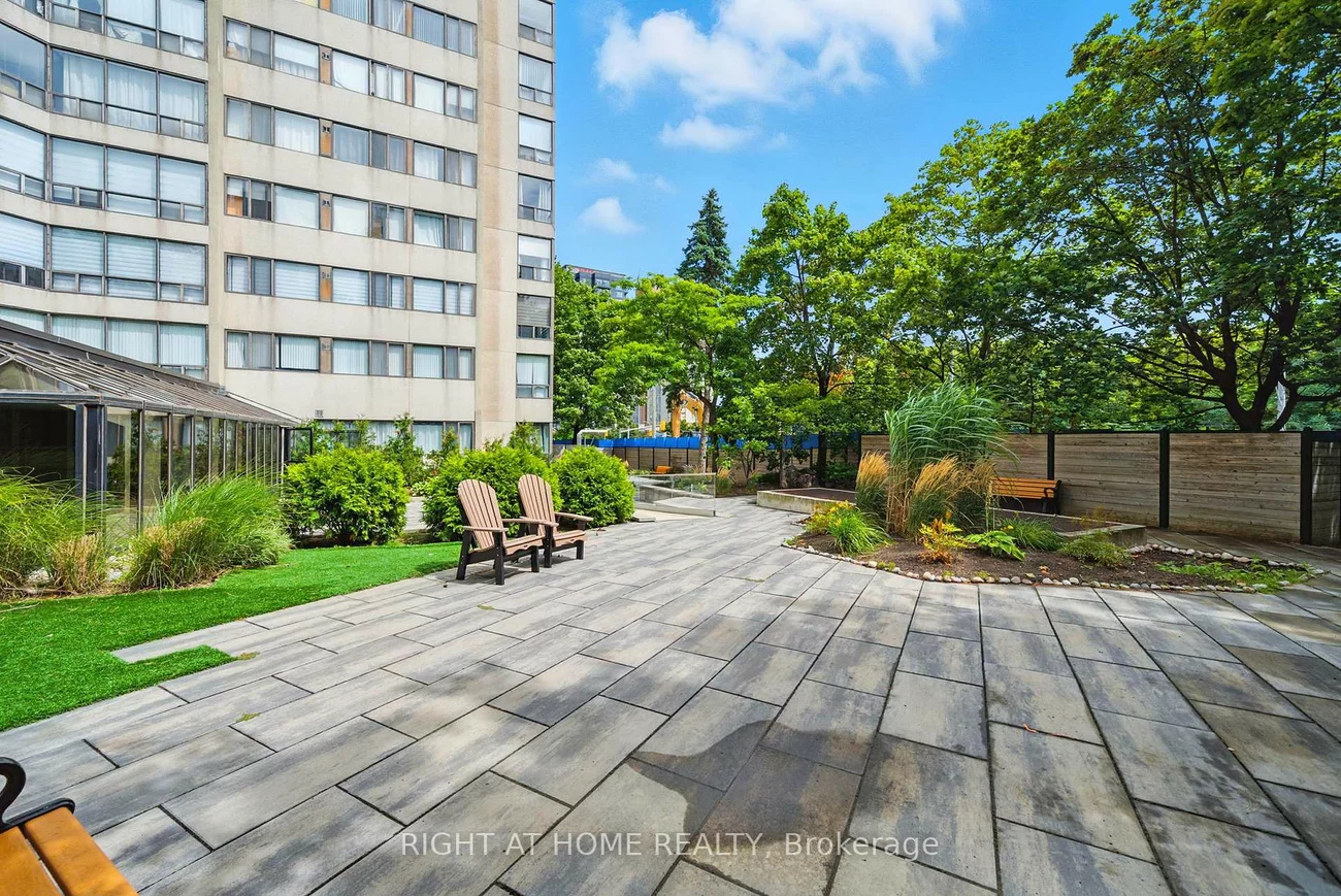 200, Robert Speck, Rathwood, Mississauga