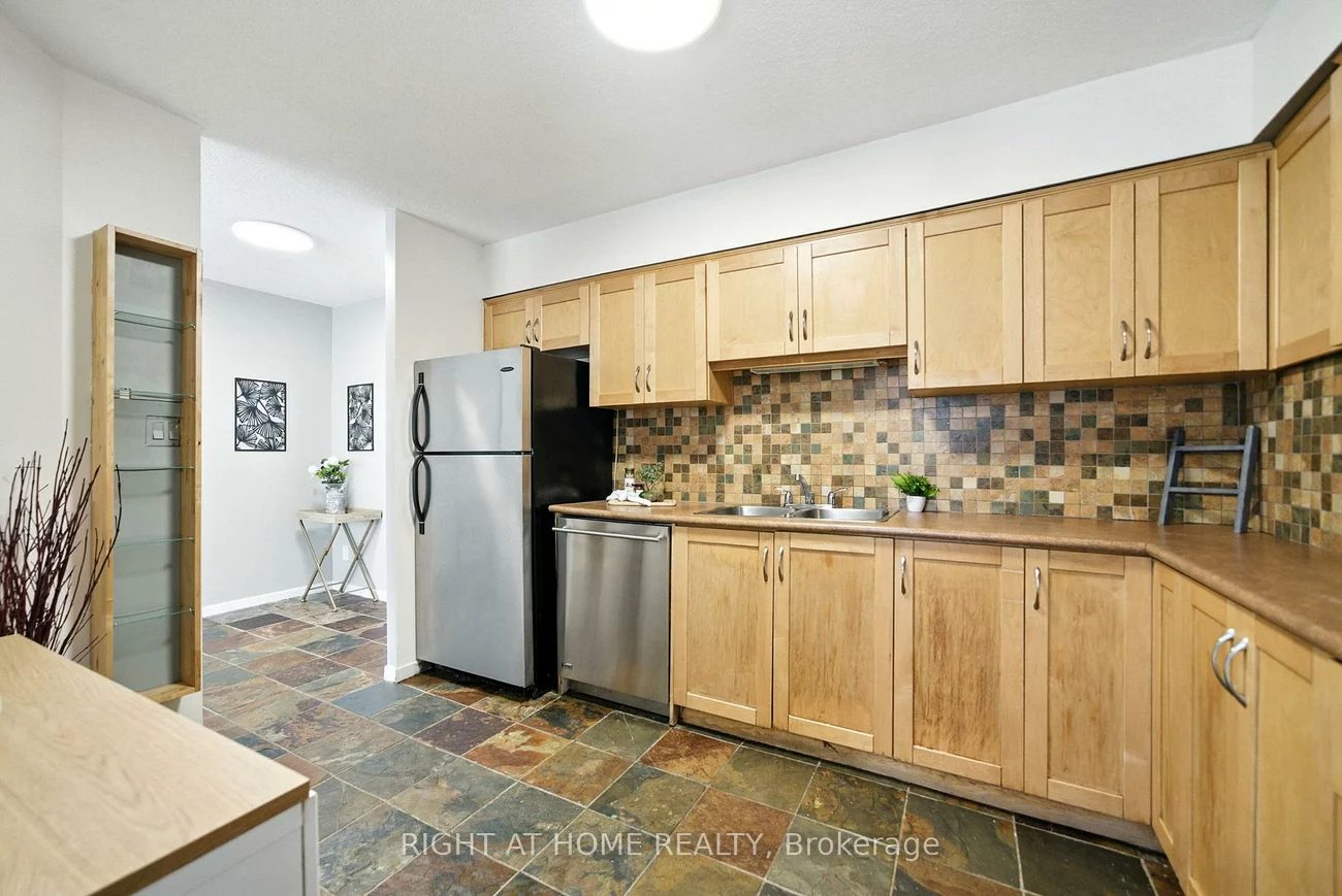 200, Robert Speck, Rathwood, Mississauga