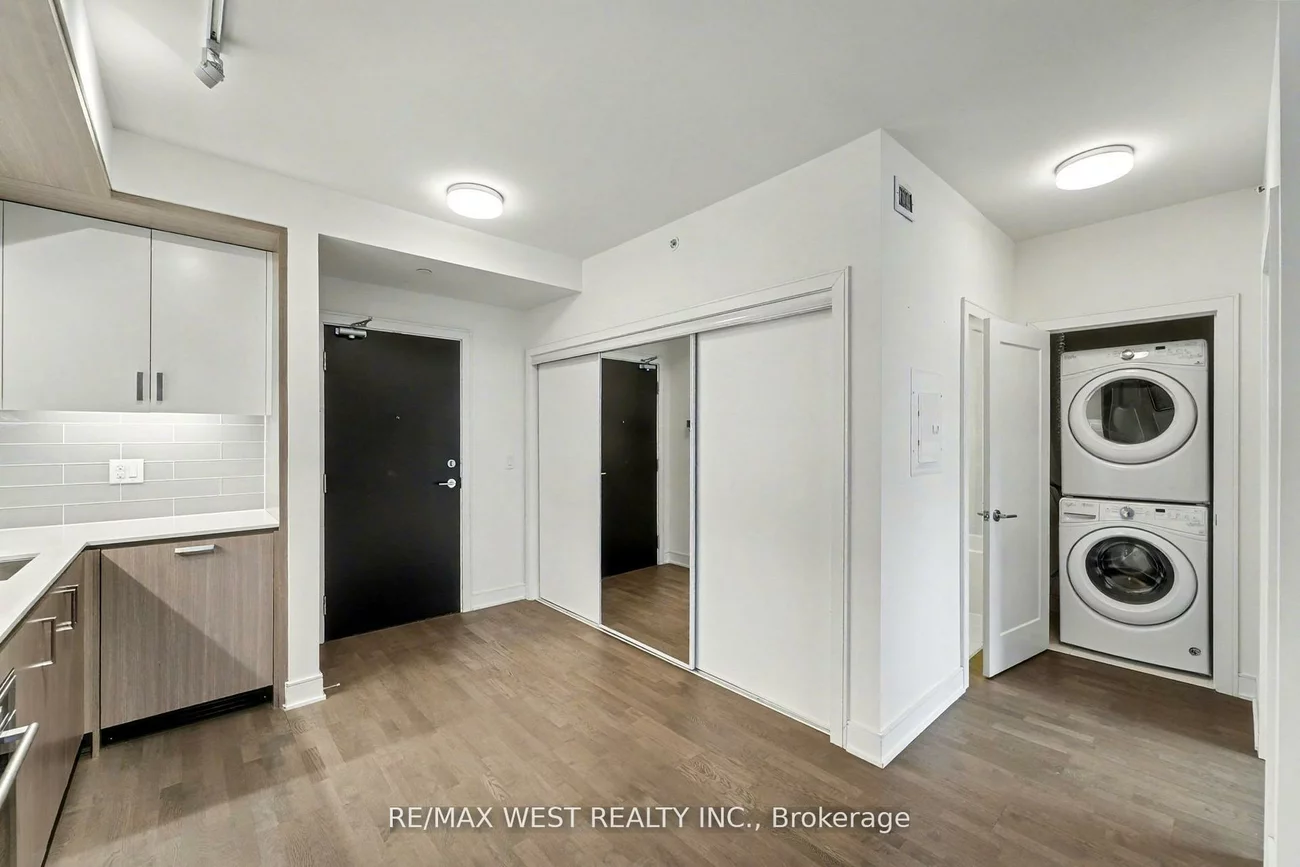 1575, Lakeshore, Clarkson, Mississauga