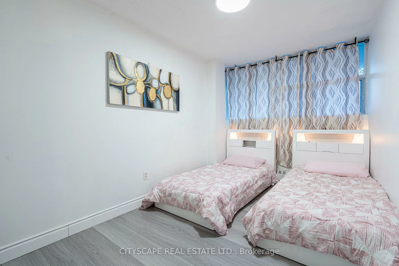 2121, Roche, Sheridan, Mississauga