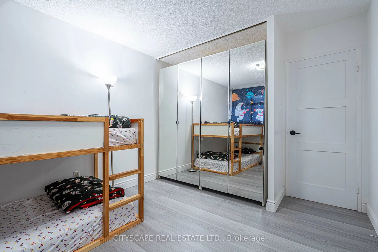 2121, Roche, Sheridan, Mississauga