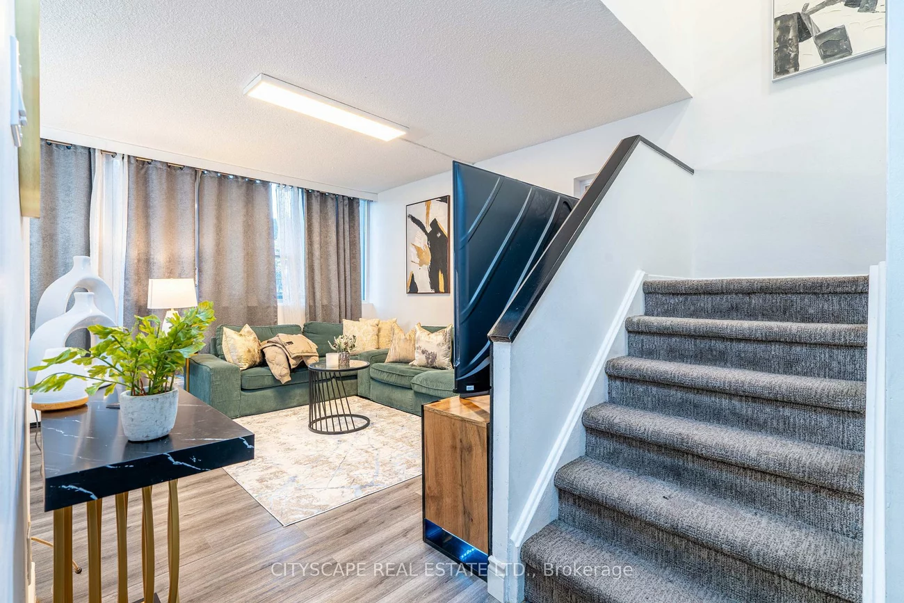 2121, Roche, Sheridan, Mississauga