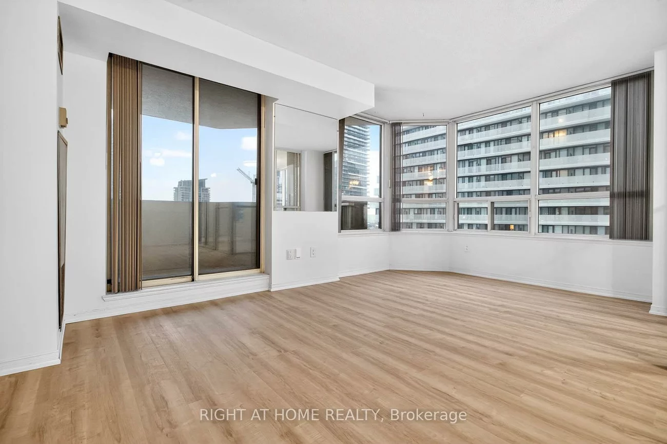 400, Webb, City Centre, Mississauga