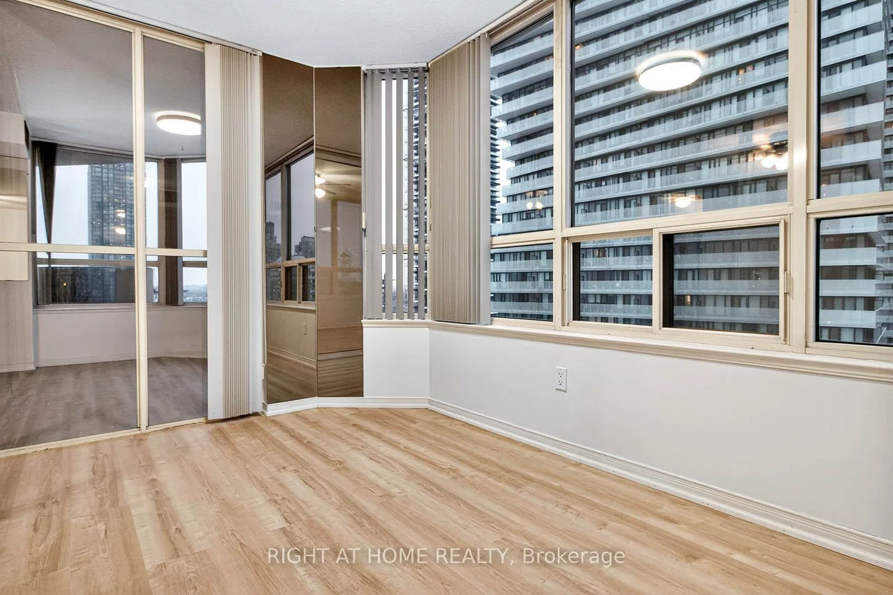 400, Webb, City Centre, Mississauga