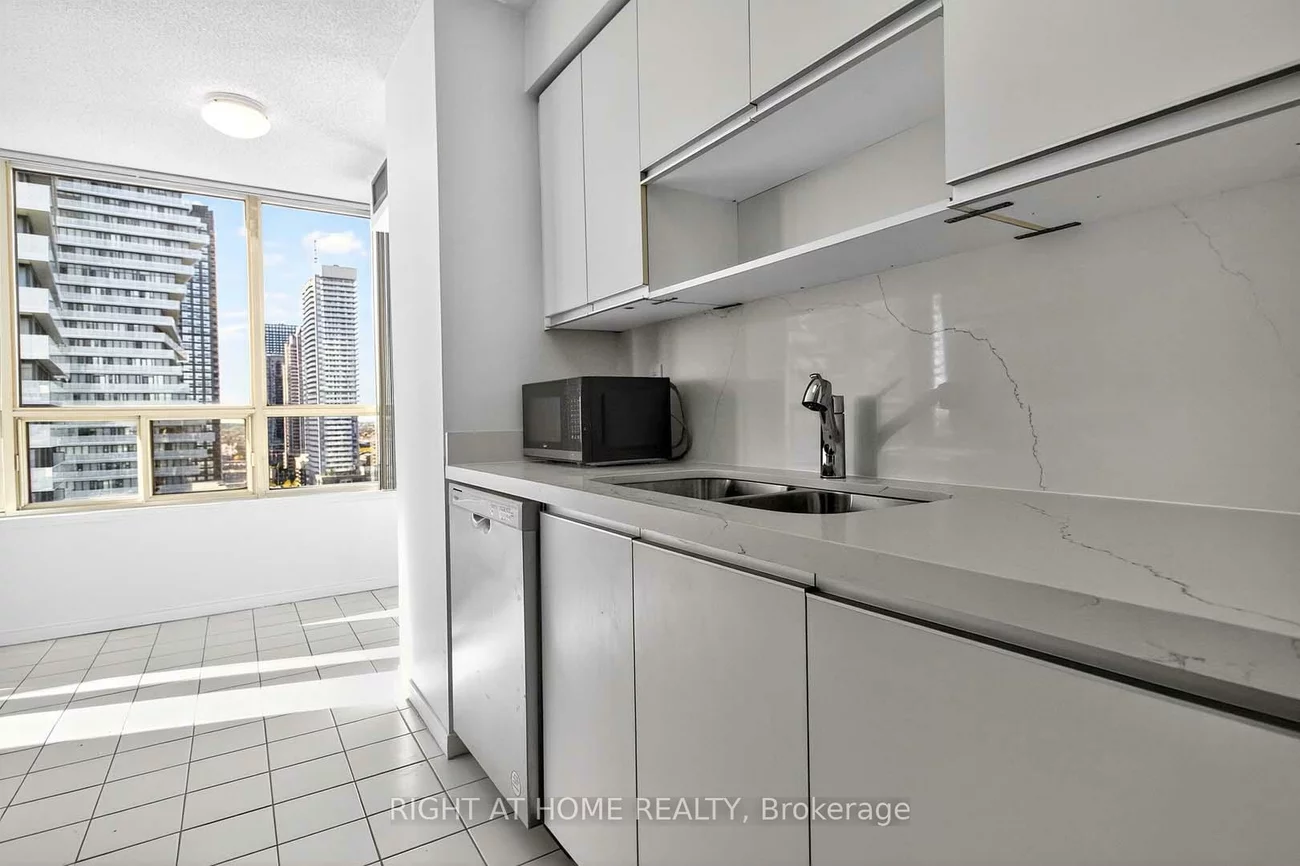 400, Webb, City Centre, Mississauga