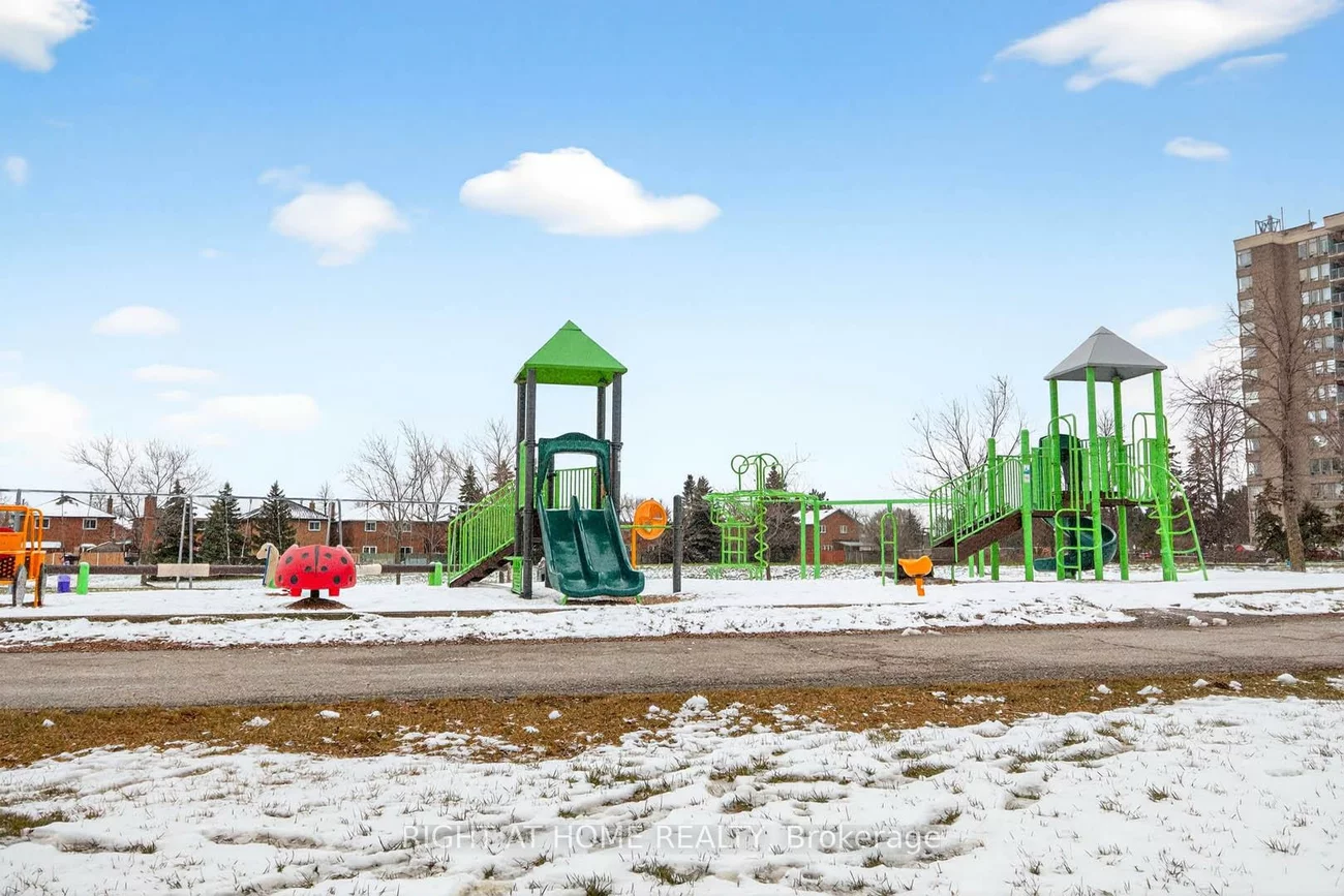 400, Webb, City Centre, Mississauga