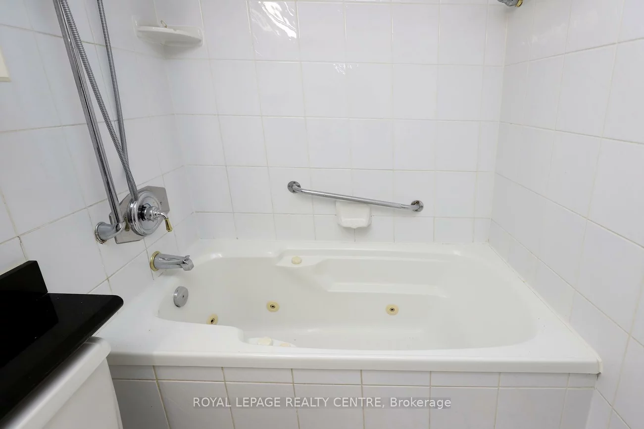 50, Mississauga Valley, Mississauga Valleys, Mississauga