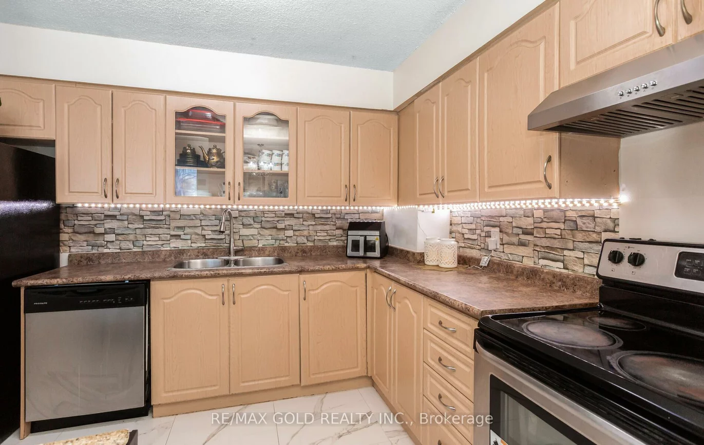 200, Robert Speck, Rathwood, Mississauga