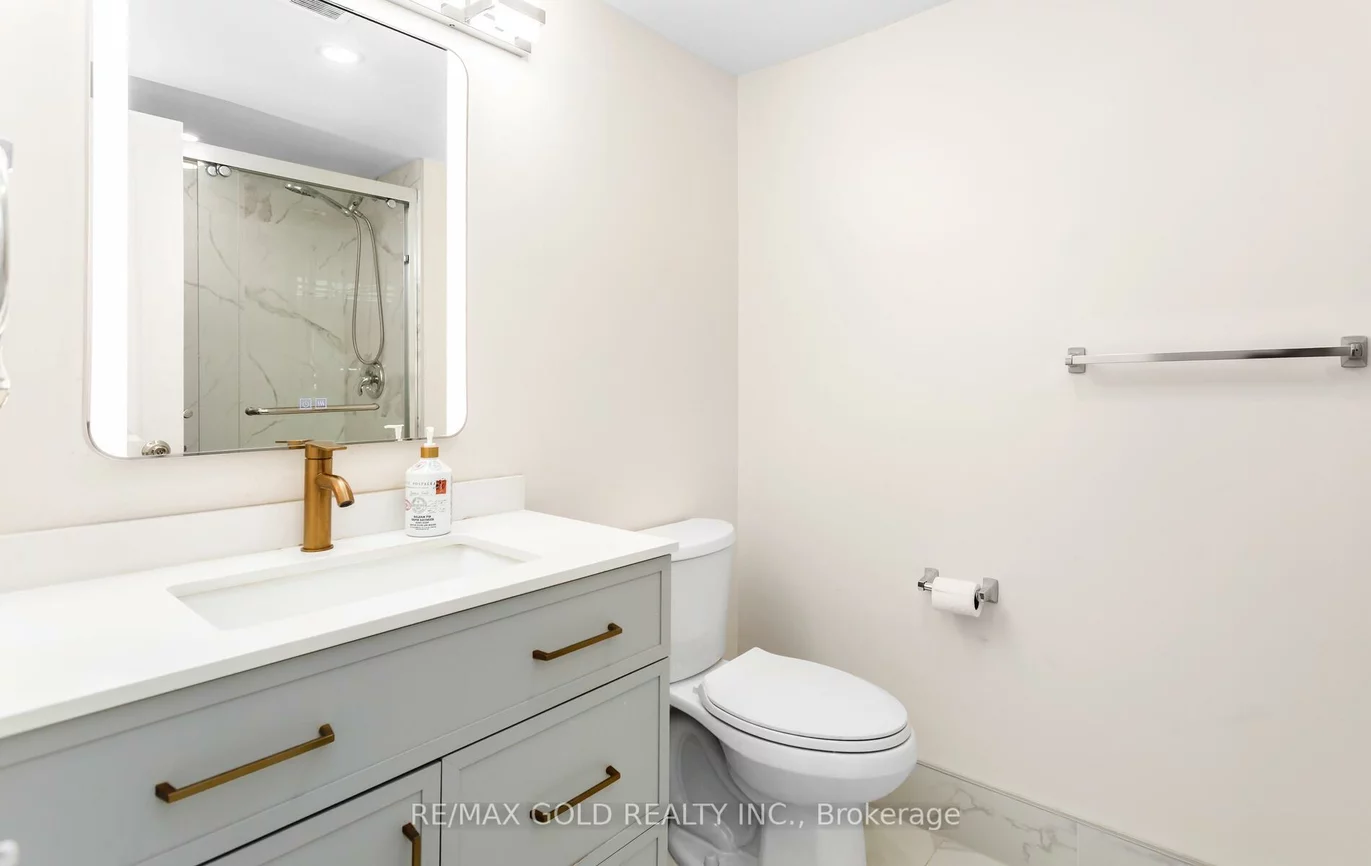 200, Robert Speck, Rathwood, Mississauga