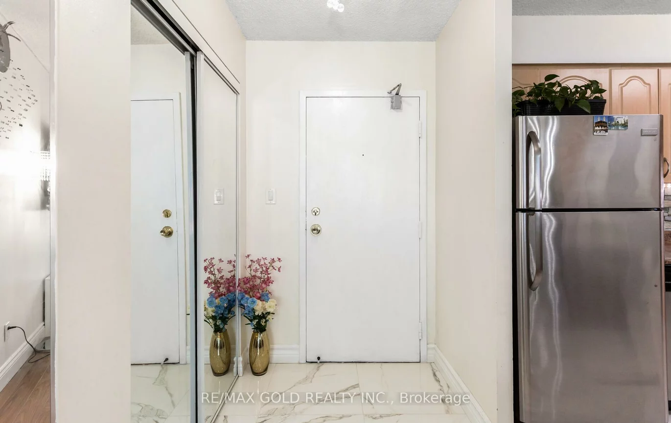 200, Robert Speck, Rathwood, Mississauga