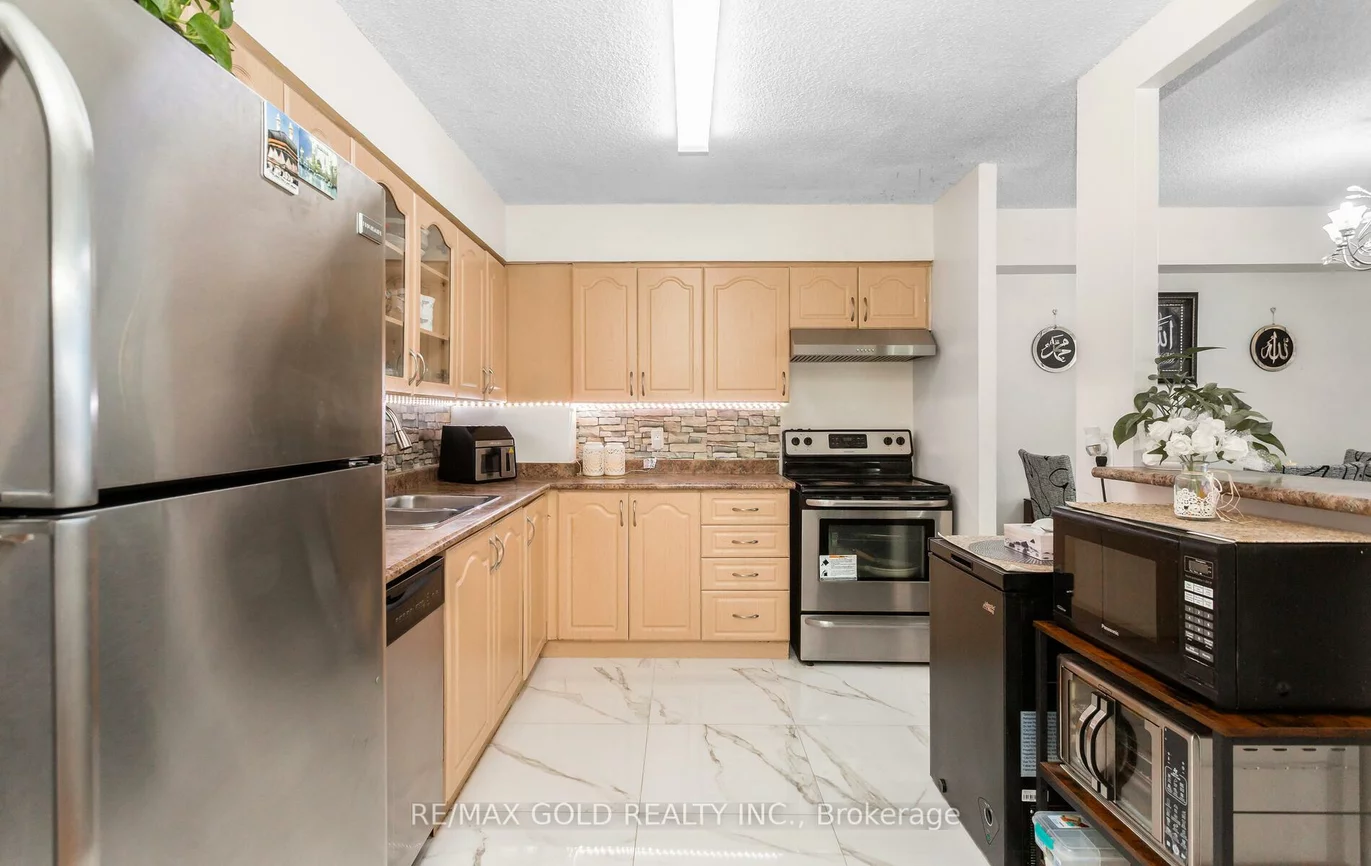 200, Robert Speck, Rathwood, Mississauga