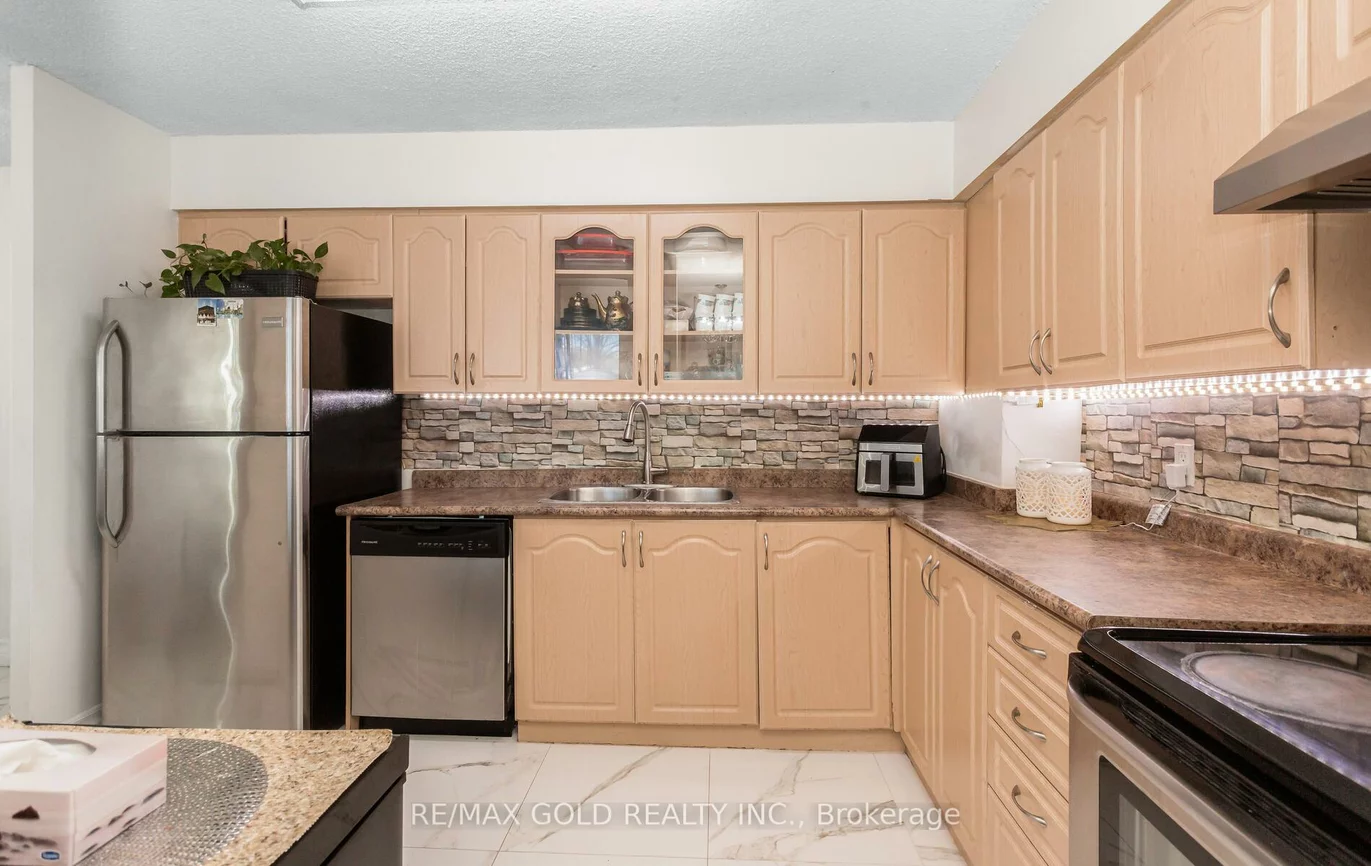 200, Robert Speck, Rathwood, Mississauga