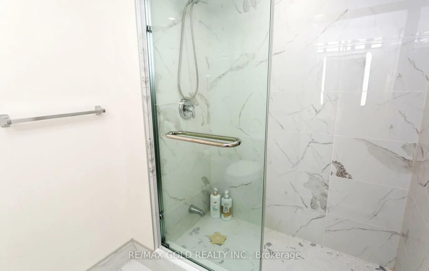 200, Robert Speck, Rathwood, Mississauga