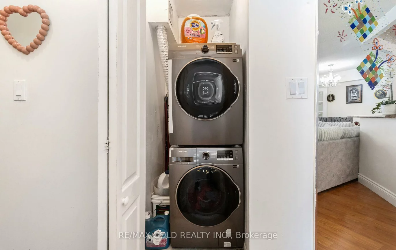 200, Robert Speck, Rathwood, Mississauga