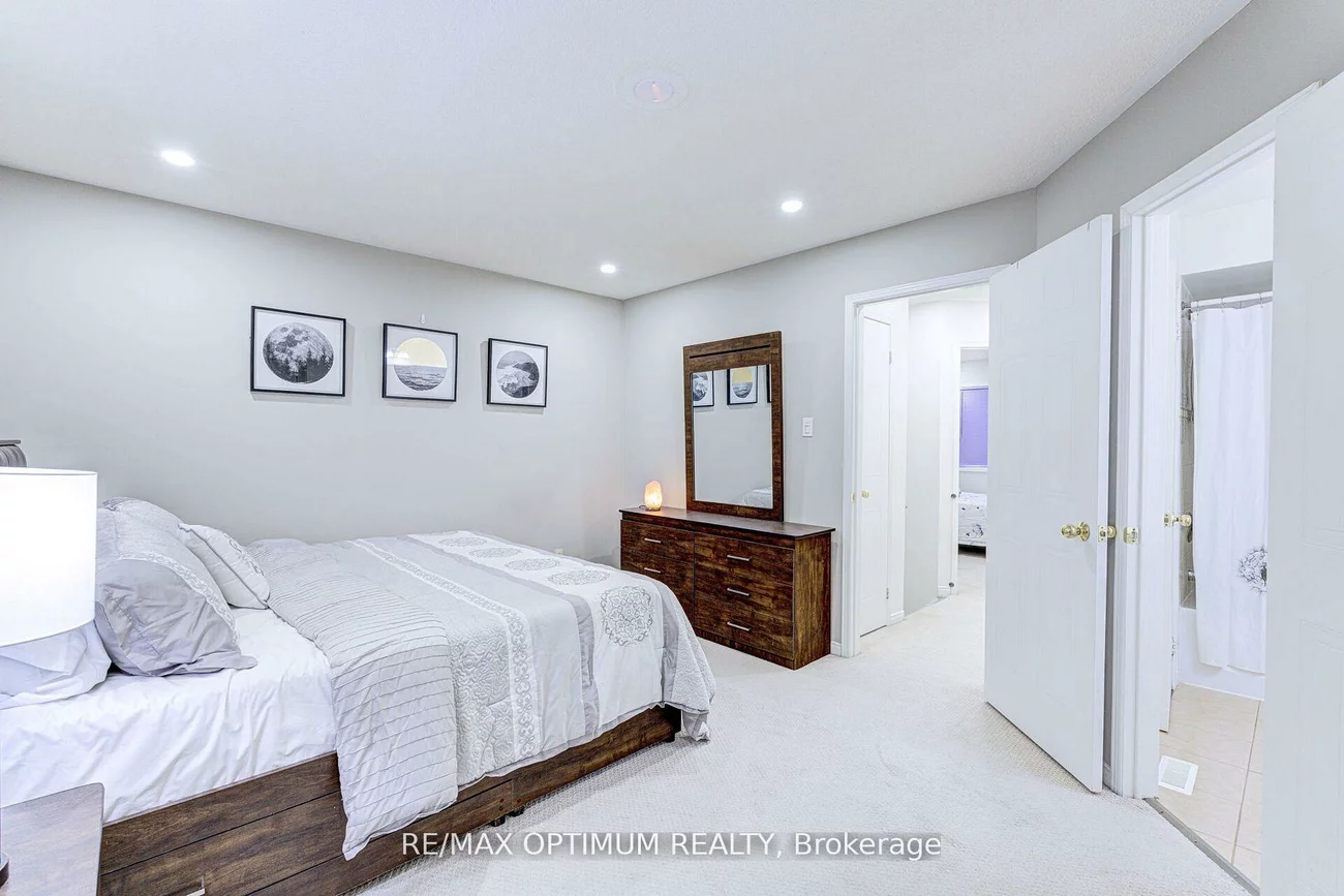 2945, Thomas, Central Erin Mills, Mississauga