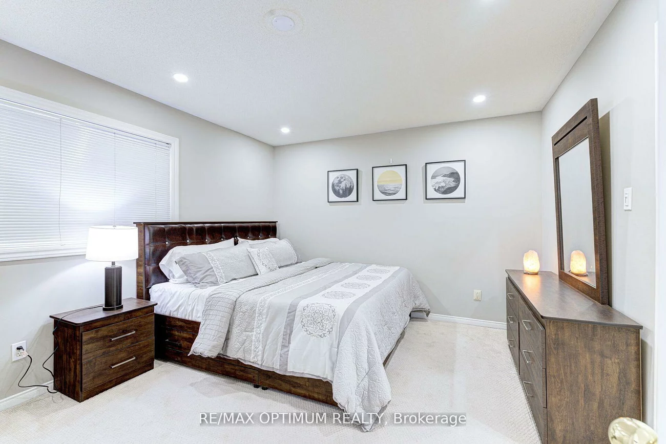 2945, Thomas, Central Erin Mills, Mississauga