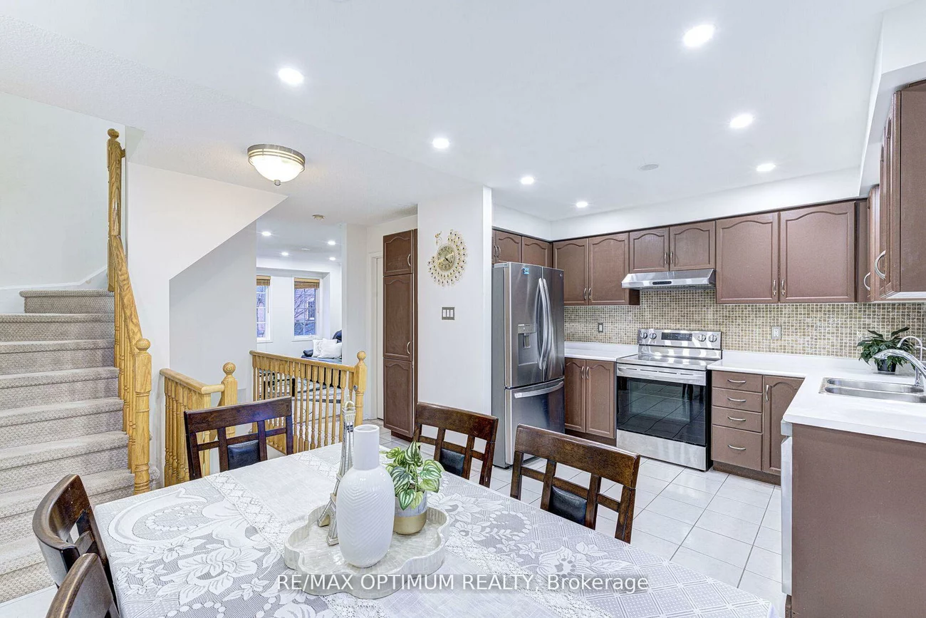 2945, Thomas, Central Erin Mills, Mississauga