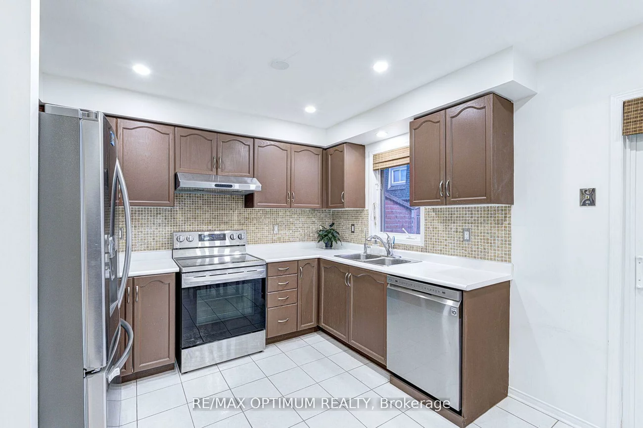 2945, Thomas, Central Erin Mills, Mississauga