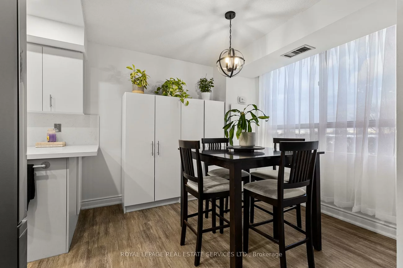 1271, Walden, Clarkson, Mississauga