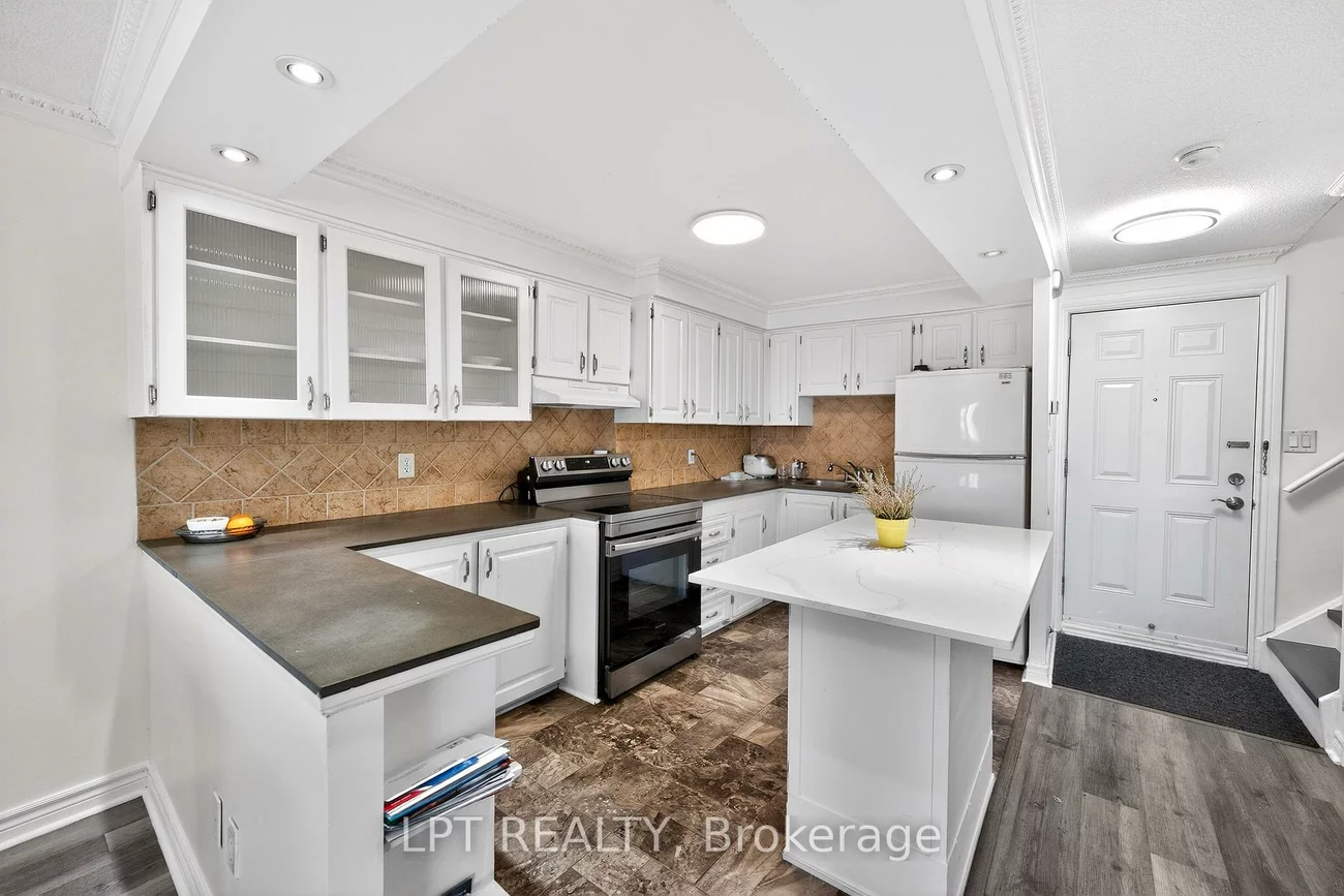 3040, Constitution, Applewood, Mississauga