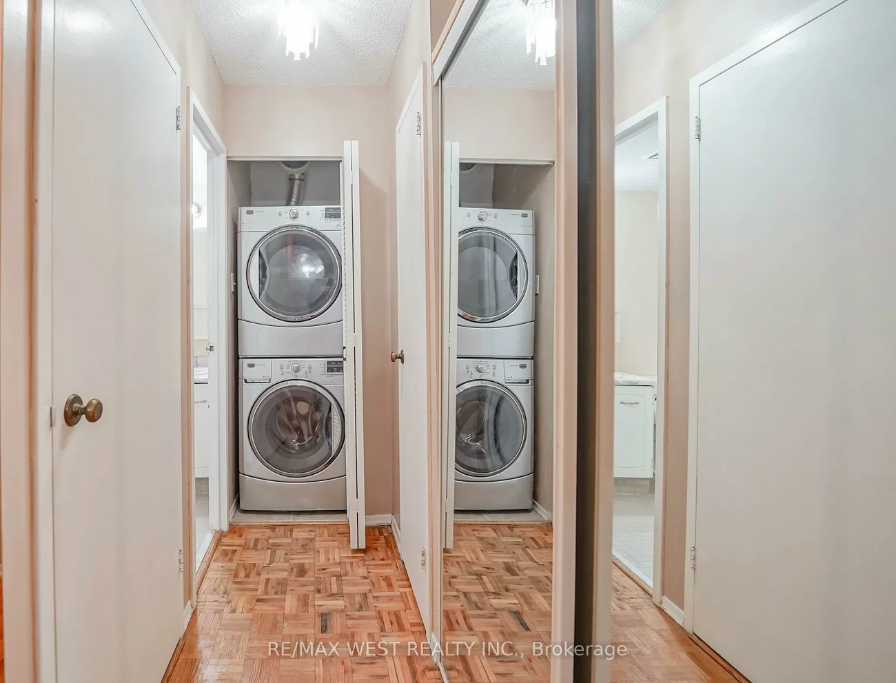 50, Mississauga Valley, Mississauga Valleys, Mississauga