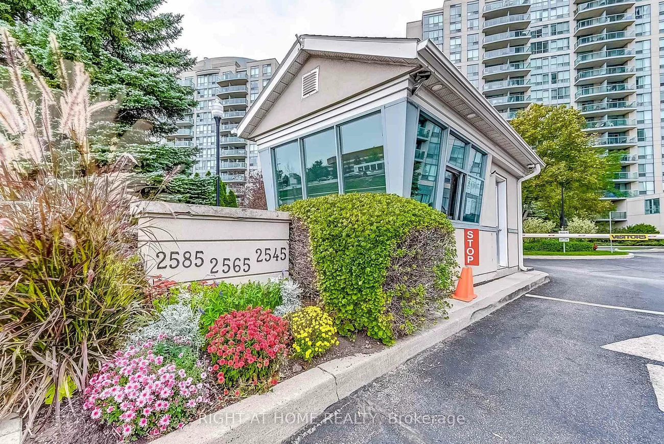 2565, Erin Centre, Central Erin Mills, Mississauga