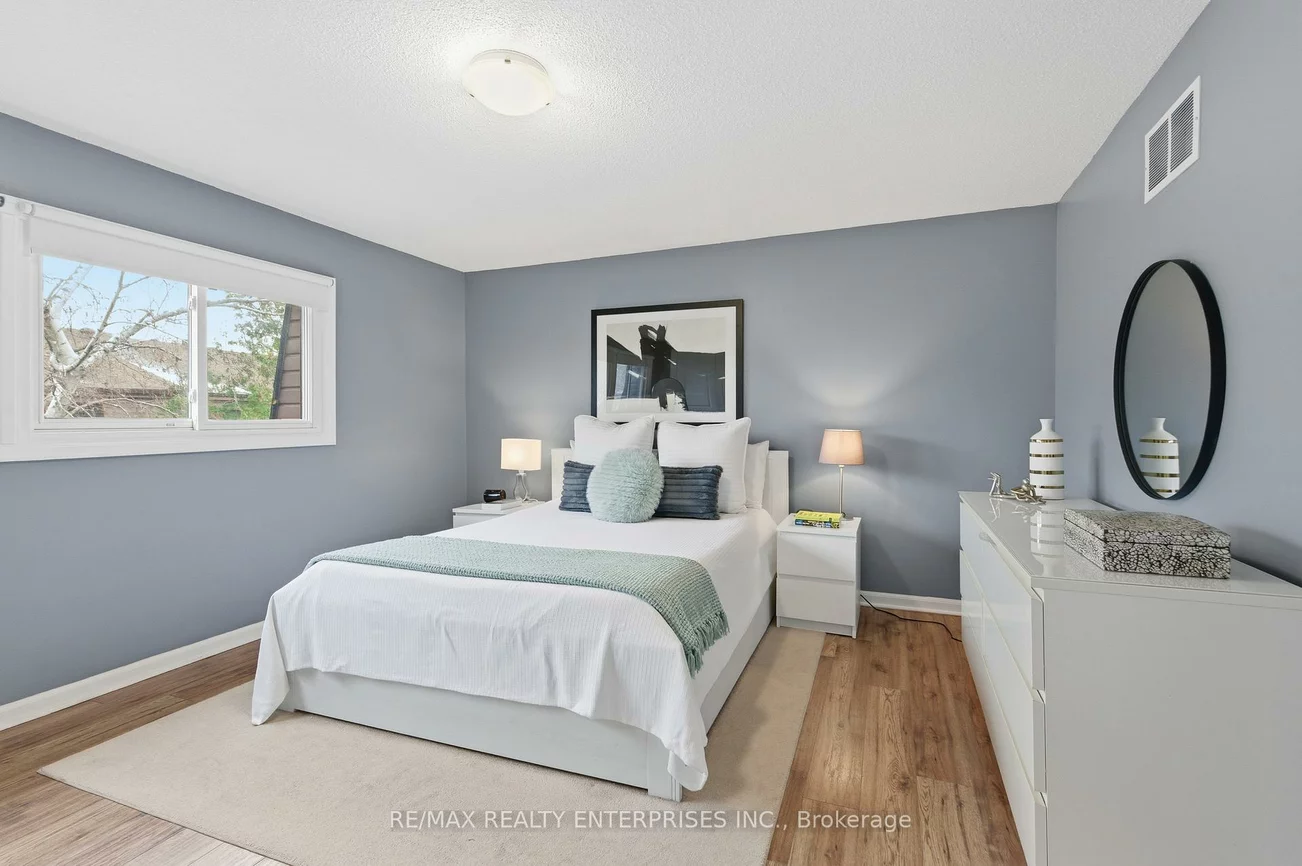 1060, Walden, Clarkson, Mississauga