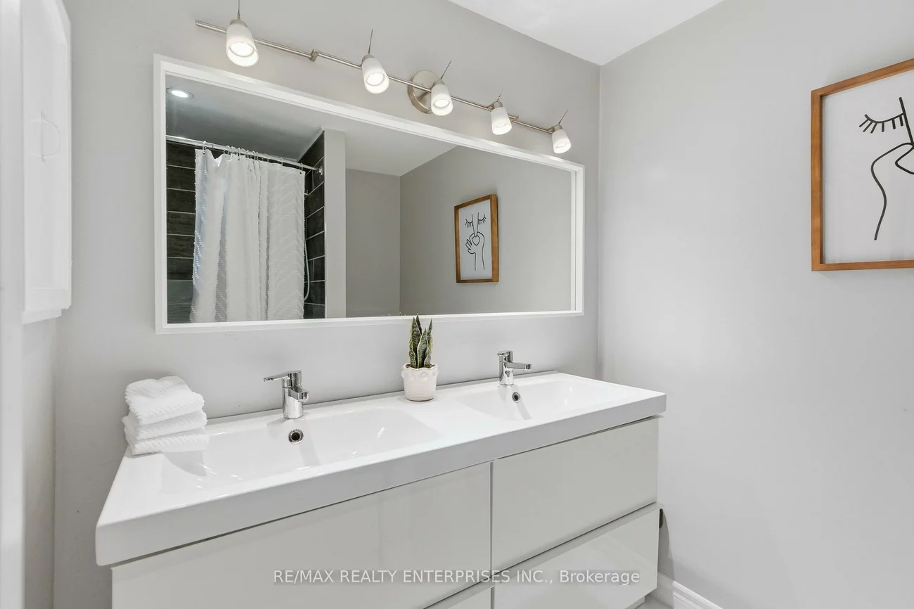 1060, Walden, Clarkson, Mississauga