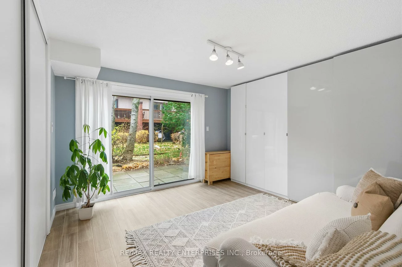 1060, Walden, Clarkson, Mississauga