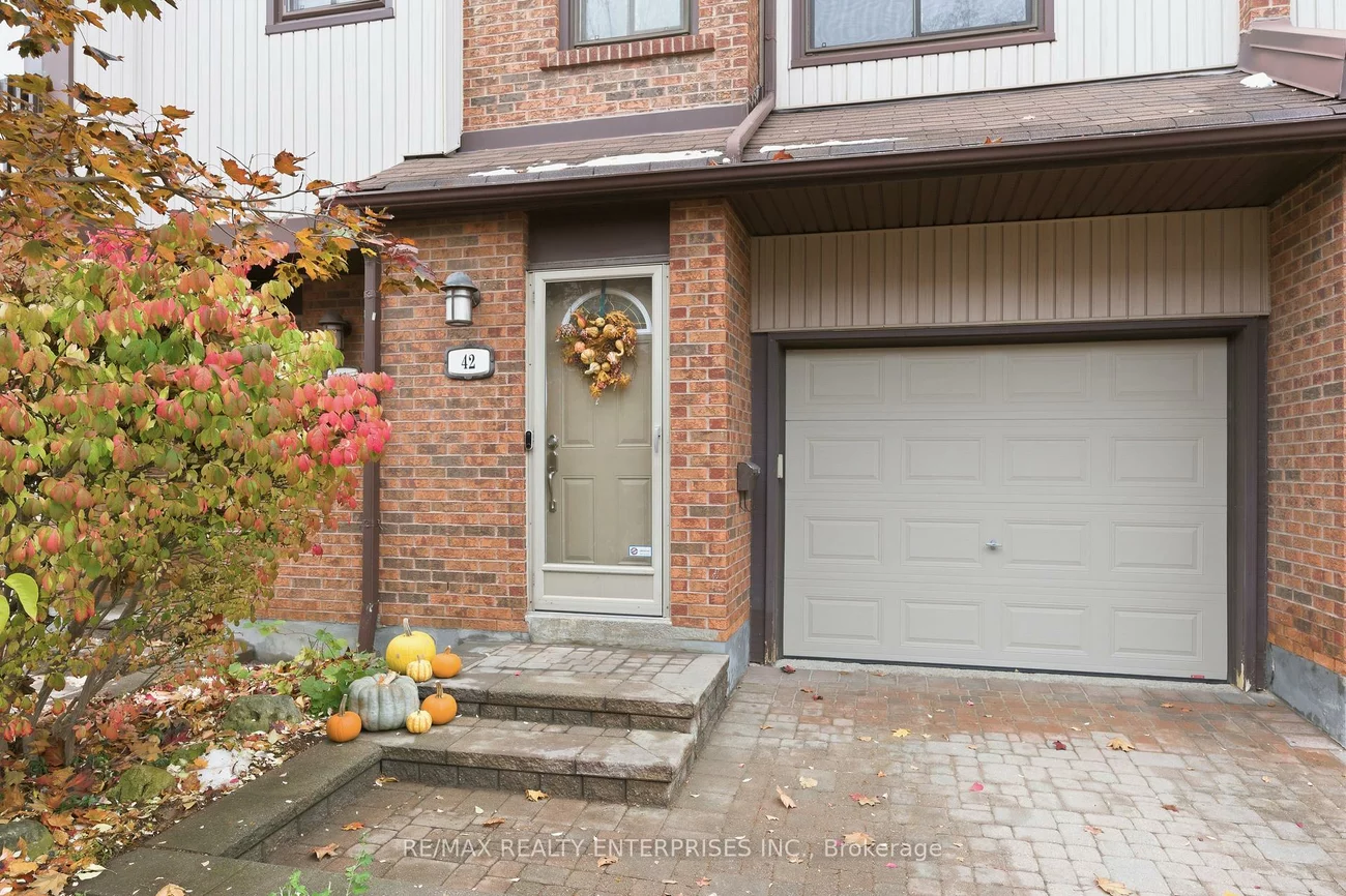 1060, Walden, Clarkson, Mississauga