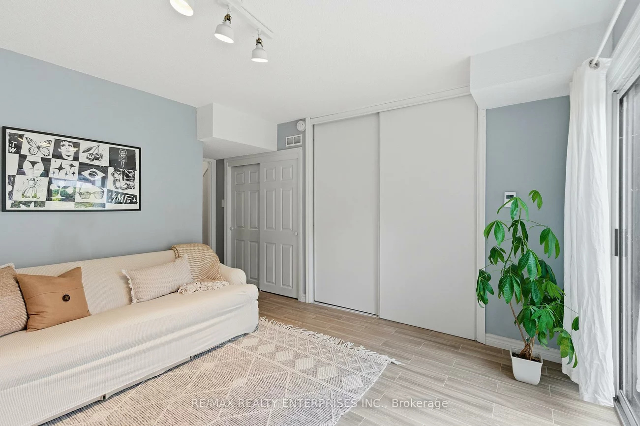 1060, Walden, Clarkson, Mississauga