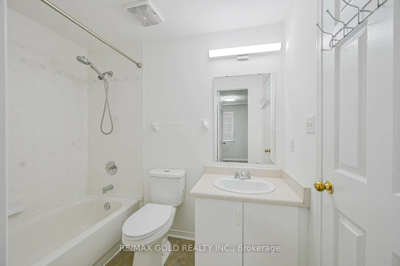 80, Strathaven, Hurontario, Mississauga