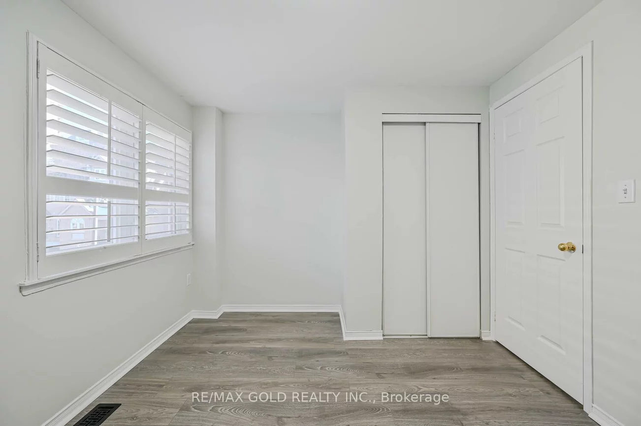 80, Strathaven, Hurontario, Mississauga