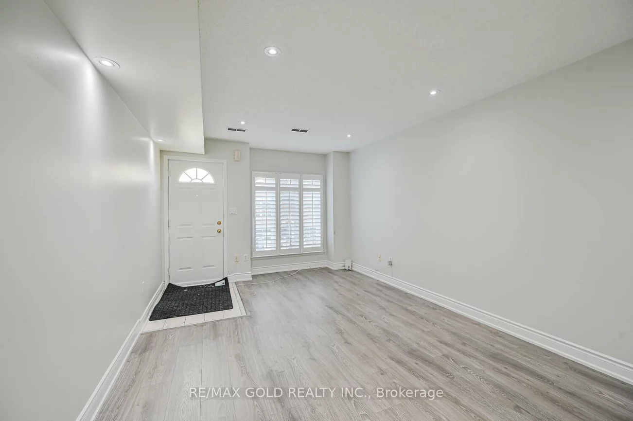 80, Strathaven, Hurontario, Mississauga