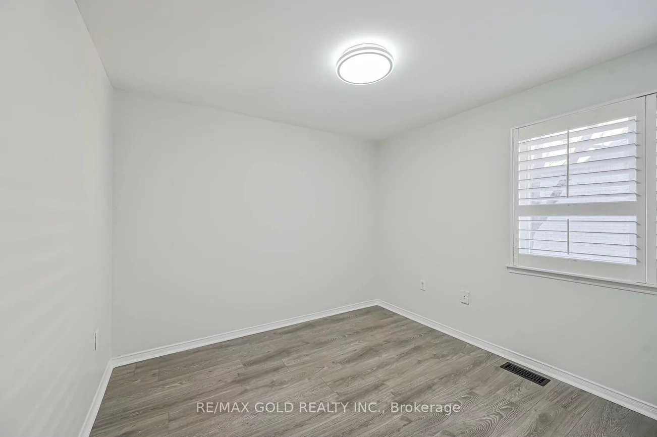 80, Strathaven, Hurontario, Mississauga